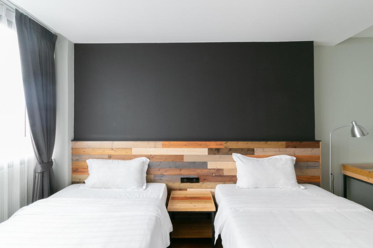 Zleepmotion Bangkok Hostel Exterior photo