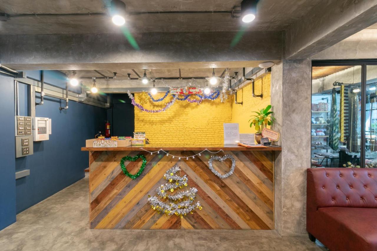 Zleepmotion Bangkok Hostel Exterior photo