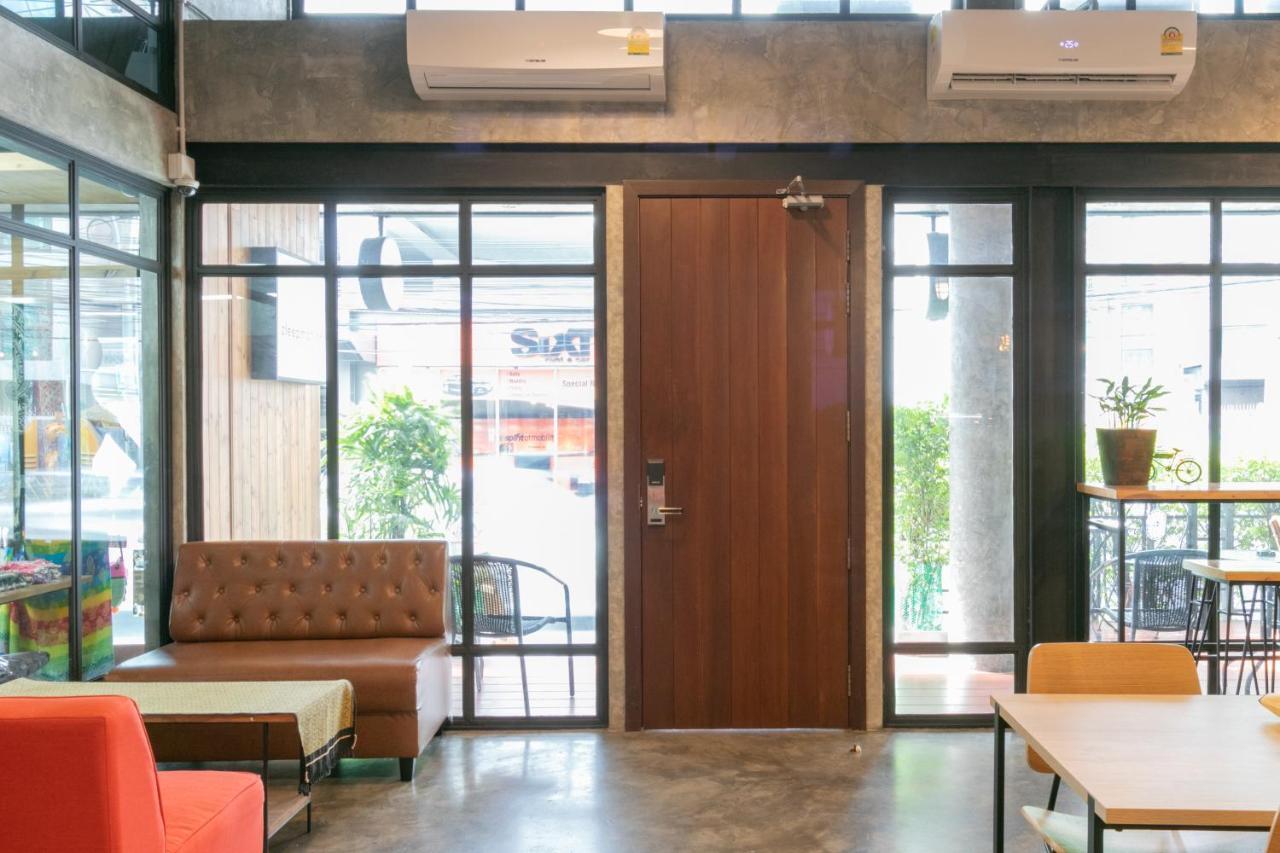 Zleepmotion Bangkok Hostel Exterior photo