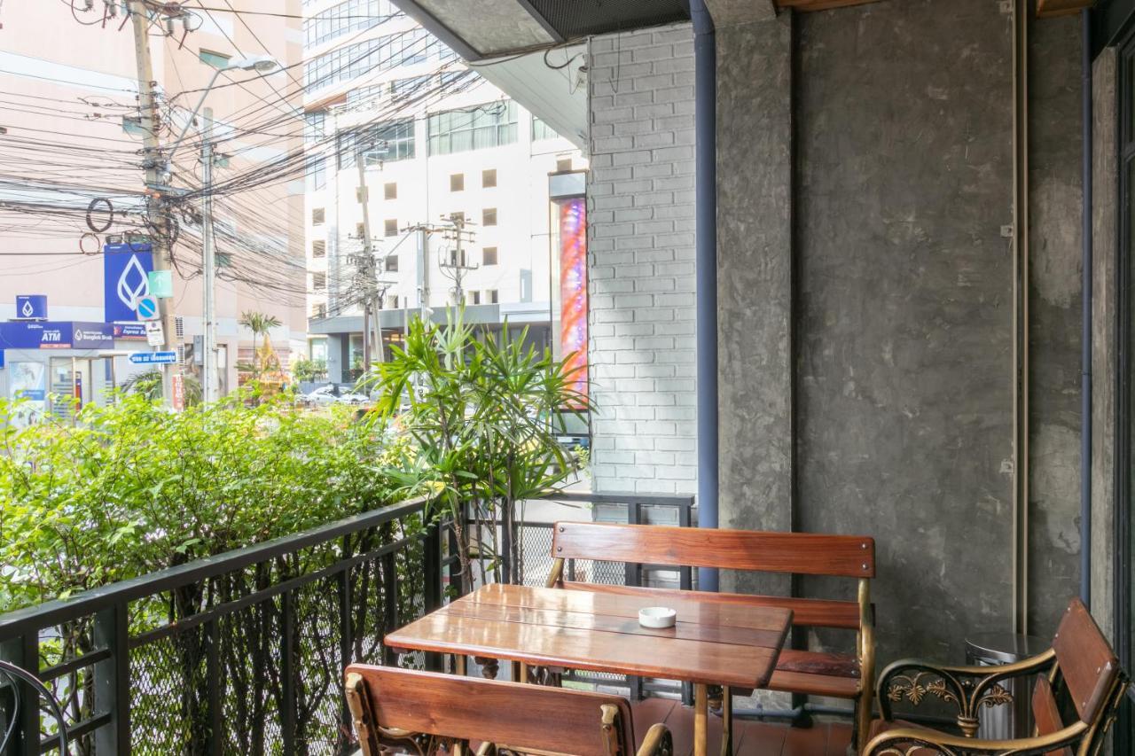 Zleepmotion Bangkok Hostel Exterior photo